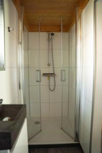 A bathroom at Tiny house op de Veluwe