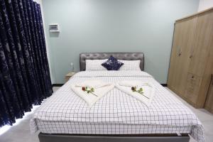 เตียงในห้องที่ MB House Resort