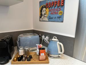 a kitchen counter with a coffee maker and a toaster at Aux Quatre Petits clos in Jouars-Pontchartrain