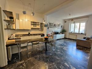 a kitchen and living room with a table and chairs at Casa Stella in Viareggio