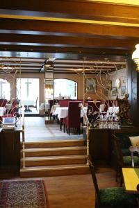 Un lugar para sentarse en Weinhotel Hubertus Garni