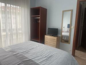 Posteľ alebo postele v izbe v ubytovaní Apartamentos Playa Langosteira