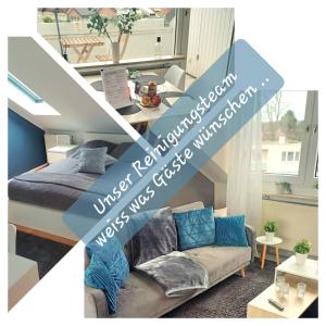 - une chambre et un salon avec un lit et un canapé dans l'établissement Modernes und ruhiges Appartement mit Loggia, à Marl