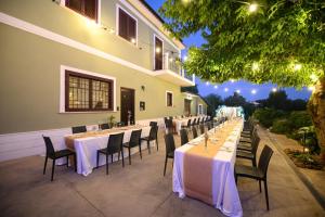 a row of tables and chairs in a restaurant at ARYA Bed and Breakfast in Roccasecca