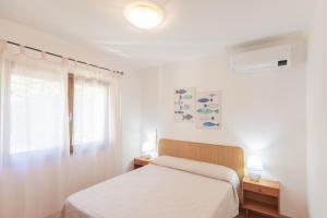 Postel nebo postele na pokoji v ubytování Le Essenze di Lacona, Il Tuo Sogno Vista Mare!
