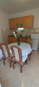 Kuchyň nebo kuchyňský kout v ubytování Apartmani Milicevic