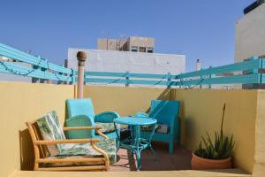a group of chairs and a table on a balcony at Daydream Medano Coliving in El Médano