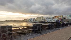 a view of a beach with buildings and the ocean at Daydream Medano Coliving in El Médano