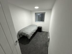 a small bedroom with a bed and a window at Beautiful 2-Bed Apartment in Birmingham in Birmingham