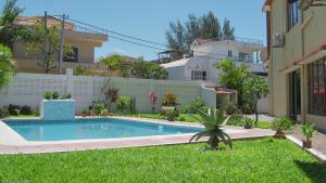 a swimming pool in the yard of a house at Kutenga Guest House in Maputo