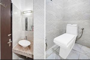 - deux images d'une salle de bains avec toilettes et lavabo dans l'établissement COLLECTION O HOTEL SKY INN, à Jaipur