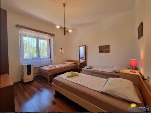 Postel nebo postele na pokoji v ubytování Apartment in Njivice - Insel Krk 47347 + 14 fotografií