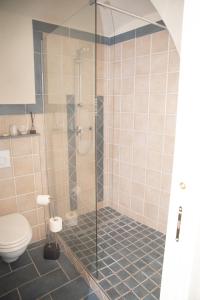 A bathroom at U Campanin