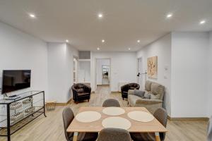 Et tv og/eller underholdning på Apartamento Larra by SanSe Holidays