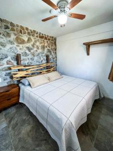 Кровать или кровати в номере Double Room in Troncones Casa Arrecife
