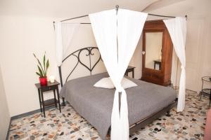 A bed or beds in a room at U Campanin