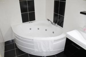 A bathroom at Agora Boutique Hotel & Bistro Még 37 kép