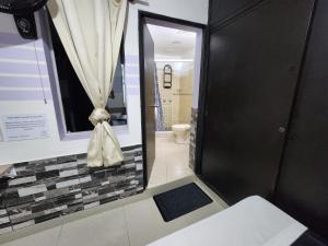 Koupelna v ubytování hotel medellin calasanz + 37 fotografií