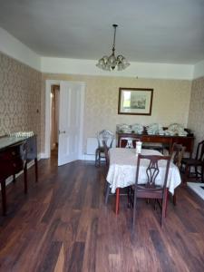 a living room with a table and chairs and a dining room at Carraig Rua in Kilkenny