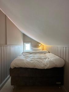 Кровать или кровати в номере Smögens Gästgiveri