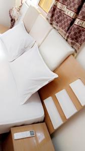 Een bed of bedden in een kamer bij Chambre privée