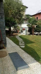Vrt pred nastanitvijo Charming Apartment in Lavena Ponte Tresa - 70m² - Spacious Terrace