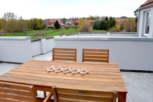 a wooden table with four chairs on a balcony at Ferienhaus Am Mühlenberg Thale Westerhausen in Thale