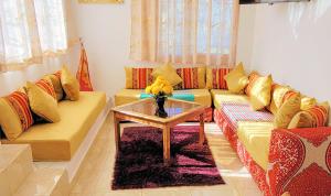 a living room with two couches and a coffee table at Maison de la Lagune in Oualidia