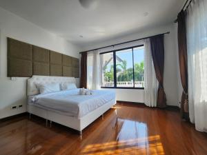 Pattaya'daki 长住优惠房-芭提雅市中心4间卧室泳池别墅好莱坞Hollywood旁 tesisine ait fotoğraf galerisinden bir görsel