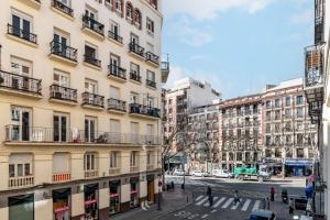 a view of a city street with tall buildings at Atocha - Acogedor apartamento, centro de Madrid in Madrid