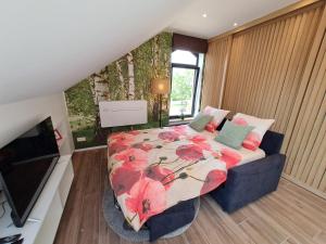 TV a/nebo společenská místnost v ubytování Studio 4 pers avec balcon et jardin
