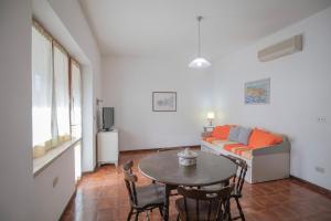 Posezení v ubytování La Casetta di Procchio - HelloElba + 8 fotografií