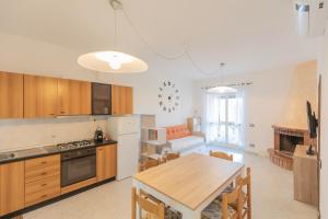 Kuchyň nebo kuchyňský kout v ubytování Casa Teo, Vista Mozzafiato a Lacona! + 9 fotografií