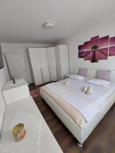 Postel nebo postele na pokoji v ubytování Apartman Nora
