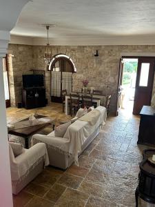 Χώρος καθιστικού στο Villa Loukas