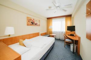 Postel nebo postele na pokoji v ubytování Savoy Hotel