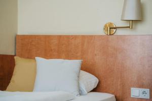 Postel nebo postele na pokoji v ubytování Savoy Hotel