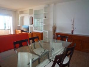 Kuchyň nebo kuchyňský kout v ubytování Spacious Apartment with Sea View Terrace in Calafell