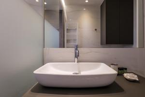Kúpeľňa v ubytovaní Faliro Lux Apartment By The Sea VIPGreece