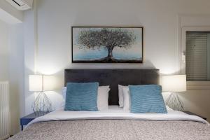 Posteľ alebo postele v izbe v ubytovaní Faliro Lux Apartment By The Sea VIPGreece
