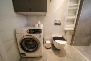 Kúpeľňa v ubytovaní Faliro Lux Apartment By The Sea VIPGreece