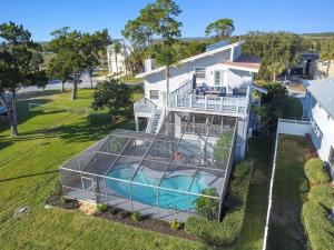 The swimming pool at or close to Hernando Hideaway:Heated Pool/Decks/Dock/Balcony/Yard w/ Firepit/Kayaks