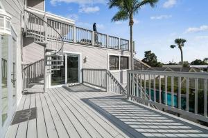 A balcony or terrace at Hernando Hideaway:Heated Pool/Decks/Dock/Balcony/Yard w/ Firepit/Kayaks