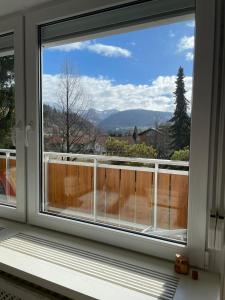 a window with a view of a mountain view at Ferienwohnung Gipfelblick in Oberstaufen