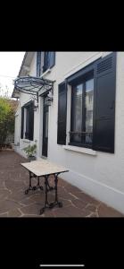 Fotografie z fotogalerie ubytování L’Evidence v destinaci Argenteuil