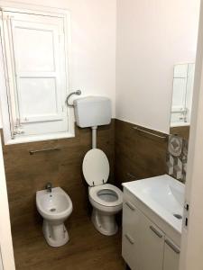 Vannas istaba naktsmītnē Trapani Apartments