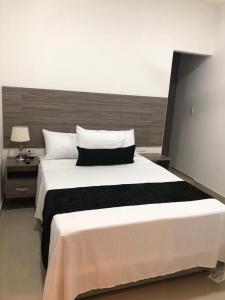 Llit o llits en una habitació de HOTEL DUBAI
