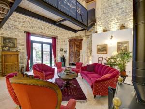Gallery image of Gîte de Charme avec Piscine, Spa et Sauna, 5 Chambres, Jardin Privé et Équipements Modernes - FR-1-496-311 in Luré