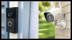 eine Überwachungskamera an der Seite eines Gebäudes in der Unterkunft Lovely House Casa Colores Center 7p in Tilburg