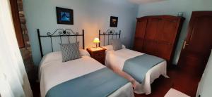 A bed or beds in a room at Apartamentos Esqueiro